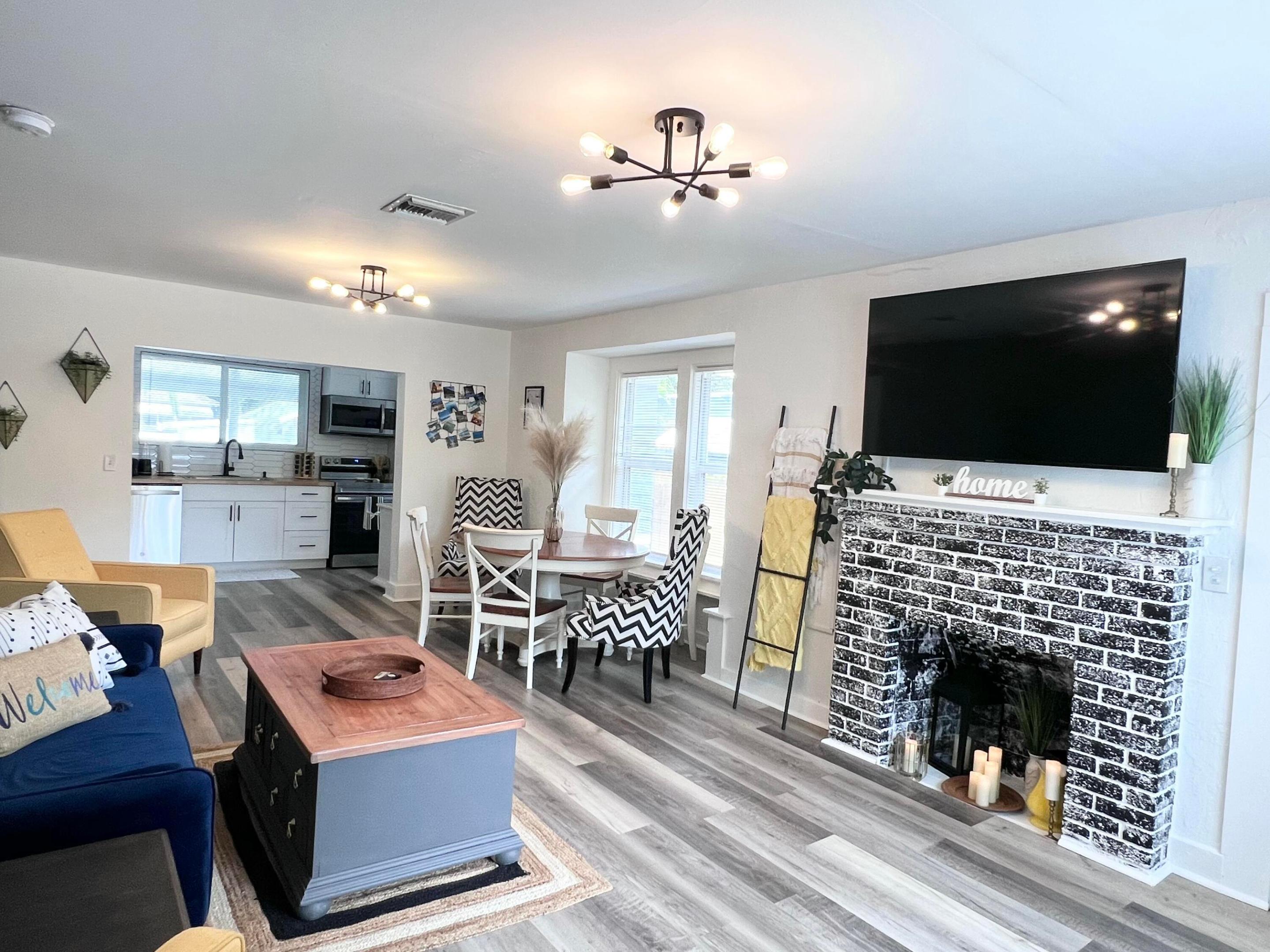 LAKE WORTH TOWN OF ADD 1 - Residential Lease