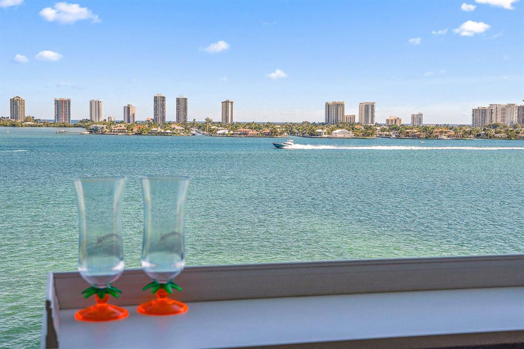 Lake Harbour Towers - Residential