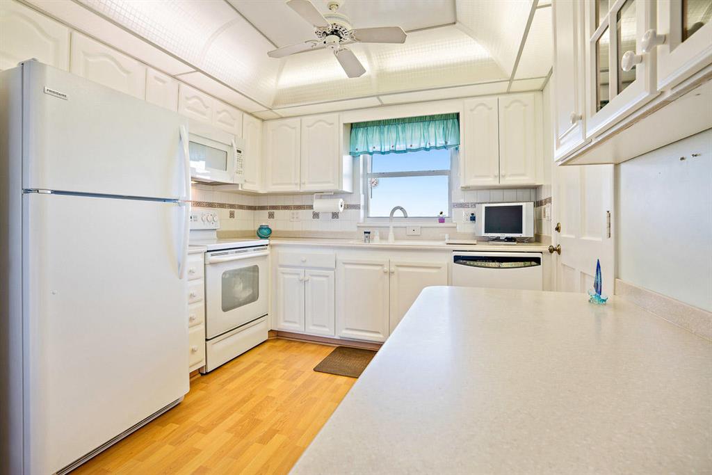 Lake Harbour Towers - Residential