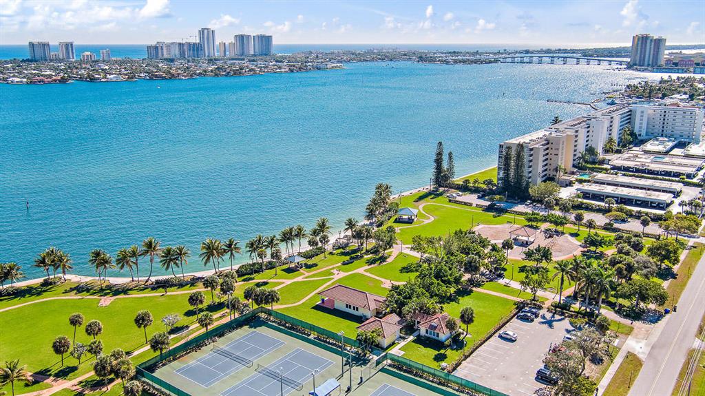 Lake Harbour Towers - Residential