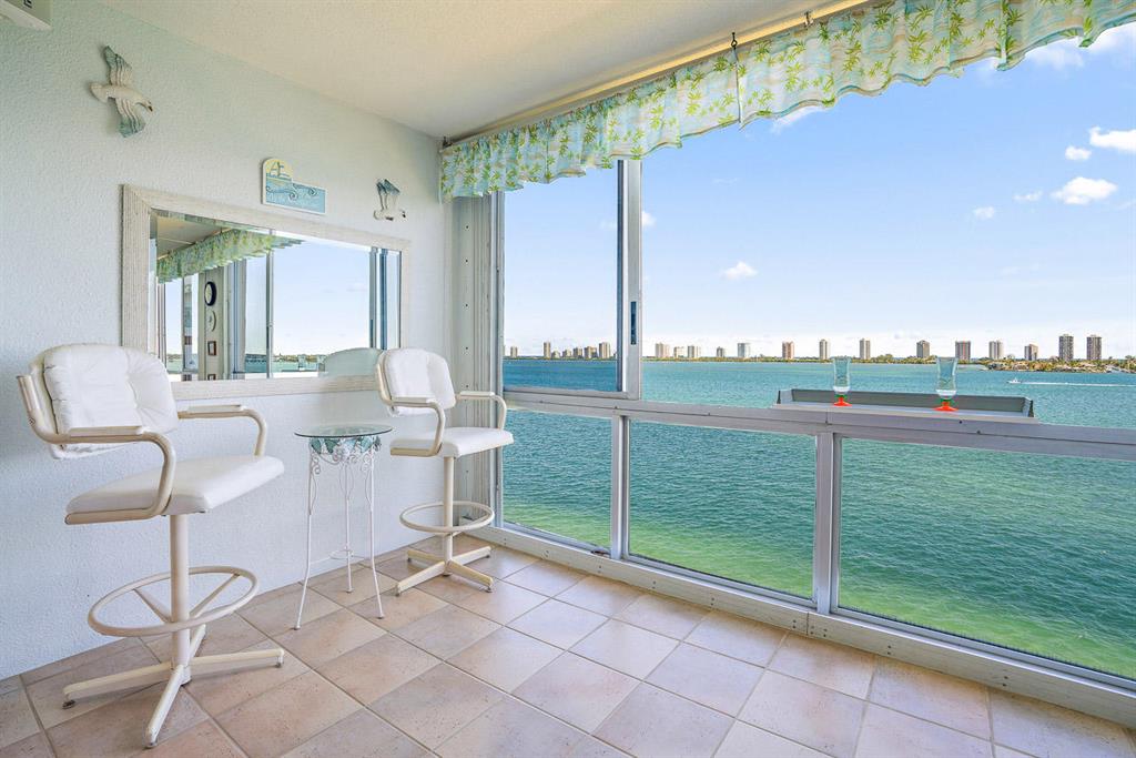 Lake Harbour Towers - Residential