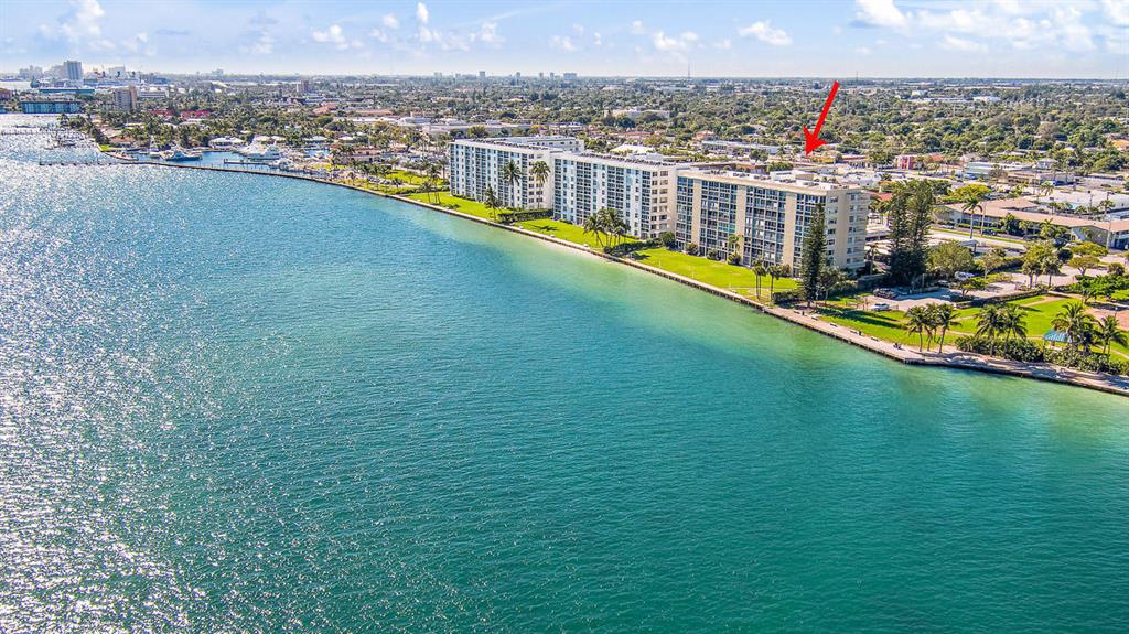 Lake Harbour Towers - Residential