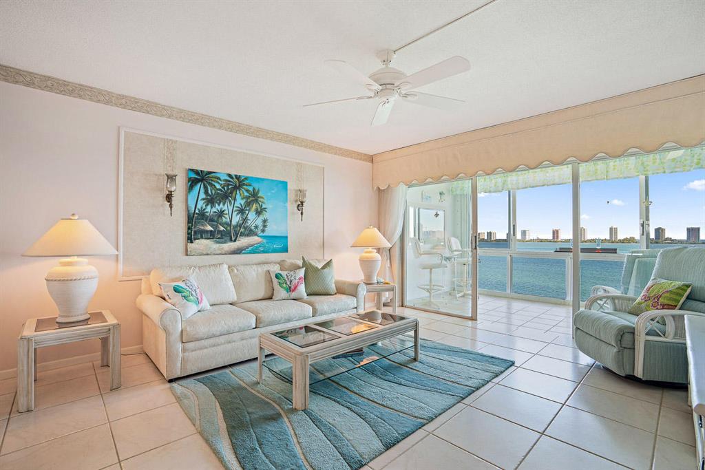 Lake Harbour Towers - Residential