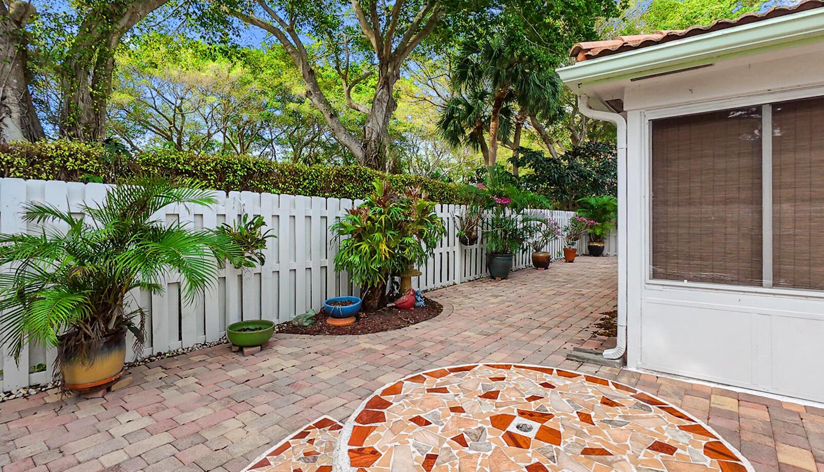 LAKE CHARLESTON - Residential