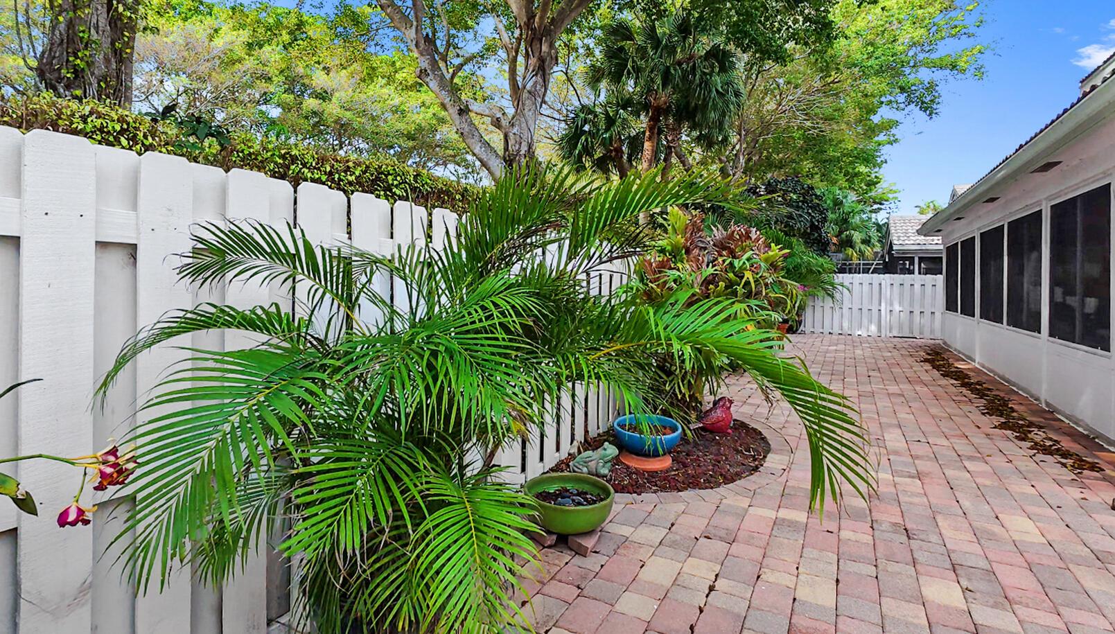 LAKE CHARLESTON - Residential