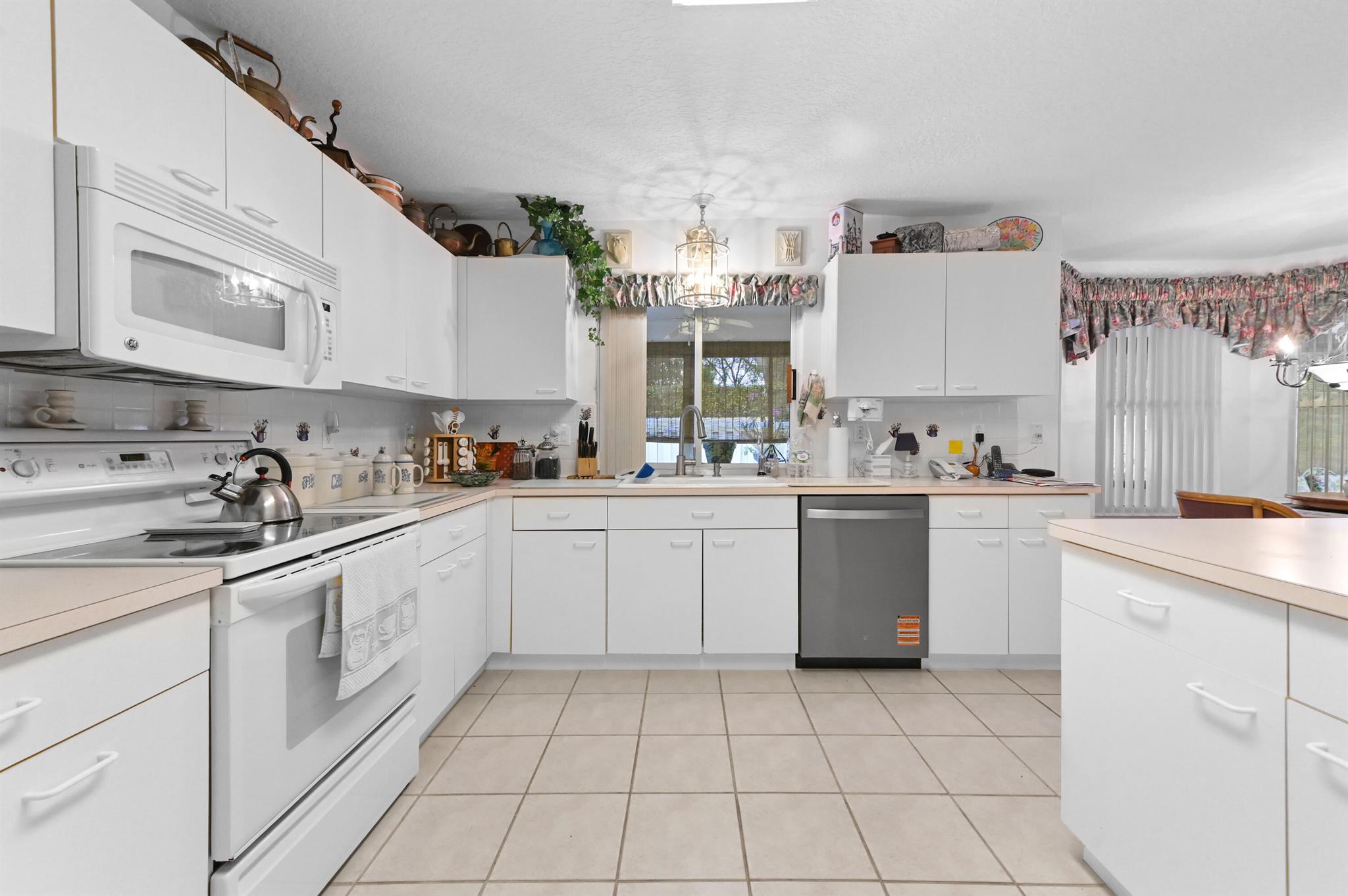 LAKE CHARLESTON - Residential