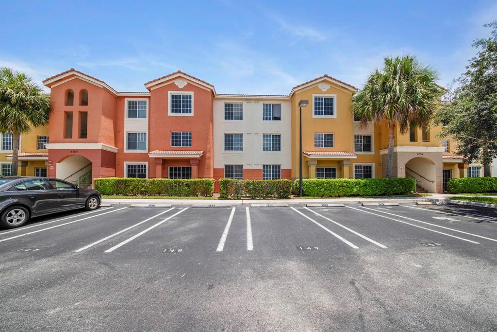 Charming 2 bedroom, 2 bathroom condo in Green Cay. Great open floorplan makes entertaining a breeze with a living room, dining area and oversized sliders to the spacious patio. Highly functional kitchen offers plenty of counter and cabinet space, a pantry and snack bar. Split bedroom plan with both bedrooms having en-suite baths and walk-in closets. Neutral tile and an abundance of natural light complete this condo. Green Cay Village features first class amenities that include a clubhouse, fitness center, a gathering room and a resort style pool. Located close to shopping, dining, entertaining, ''A'' rated schools, major highways and airports.