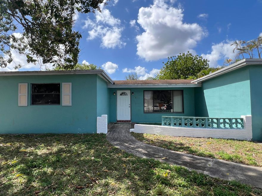 3/2, 2 Car Garage, Pool, Patio, potential investment with sosme repairs and renovations, quiet place close to Coral Springs Mall.