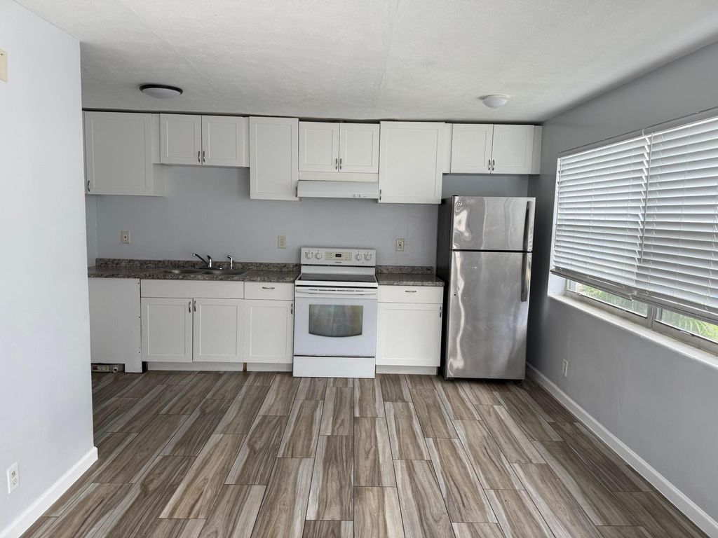 Photo of 111 E 27th St. St #113b, Riviera Beach, FL 33404 (MLS # B26022974)