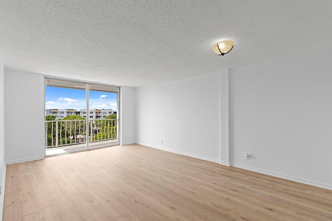 BREAKWATERS OF THE PALM BEACHES CONDO - Residential Lease