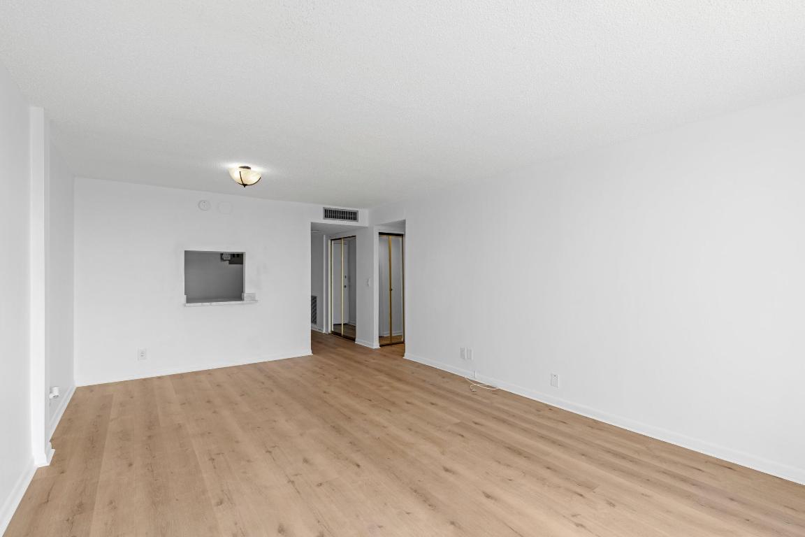 BREAKWATERS OF THE PALM BEACHES CONDO - Residential Lease