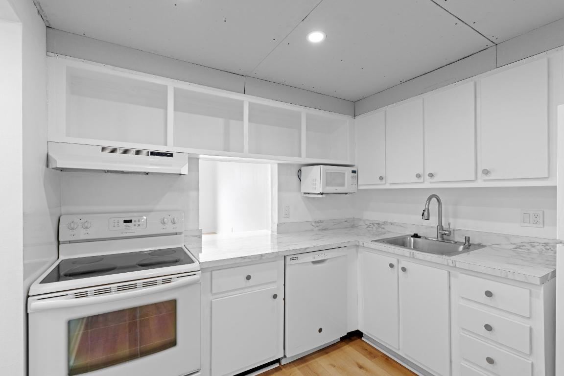 BREAKWATERS OF THE PALM BEACHES CONDO - Residential Lease