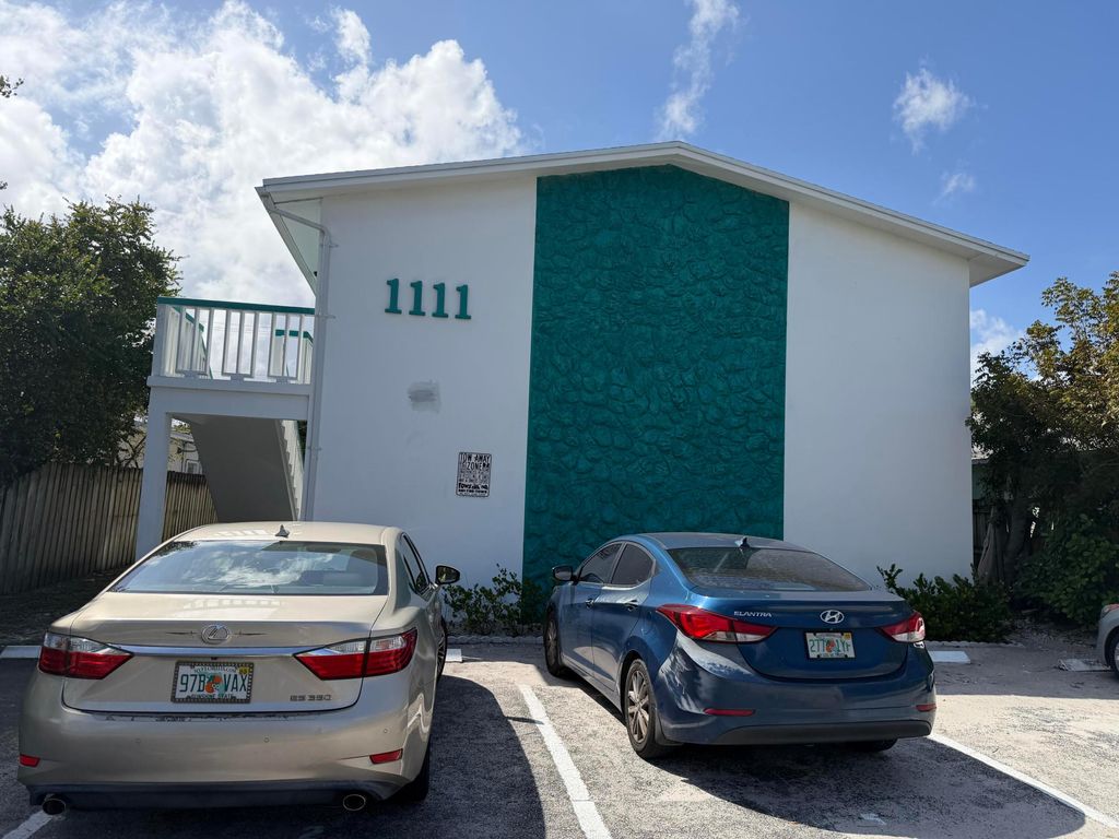 Photo of 1111 N Federal Highway #1, Lake Worth Beach, FL 33460 (MLS # B26002215)