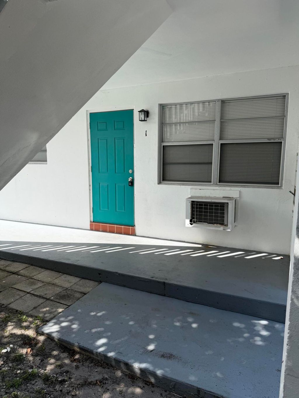 Photo of 1111 N Federal Highway #1, Lake Worth Beach, FL 33460 (MLS # B26002215)