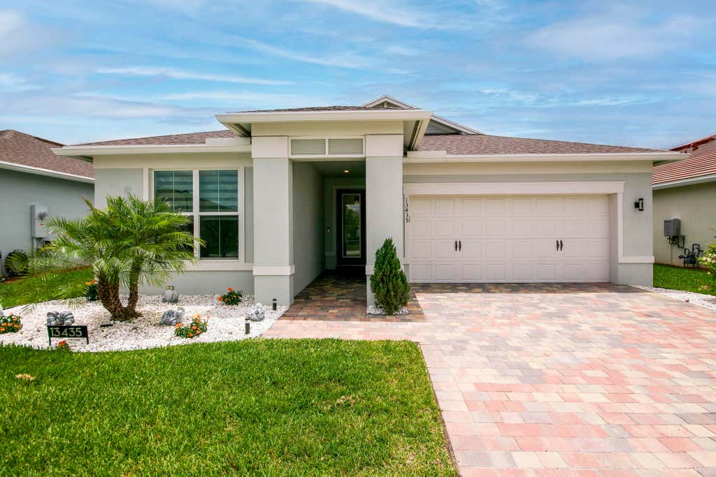 Photo of 13435 SW Vermillion Circle, Port Saint Lucie, FL 34987 (MLS # B26042104)