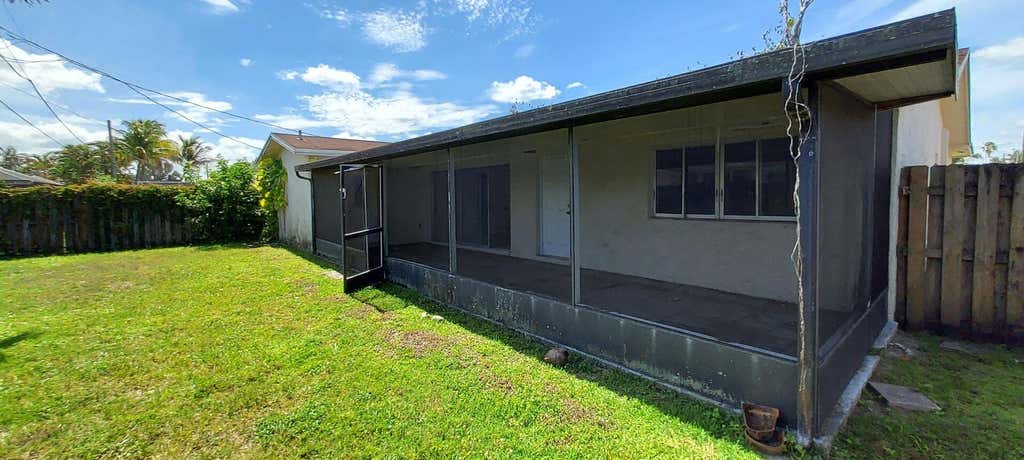 Photo of 11351 NW 40th Place, Sunrise, FL 33323 (MLS # B26045281)