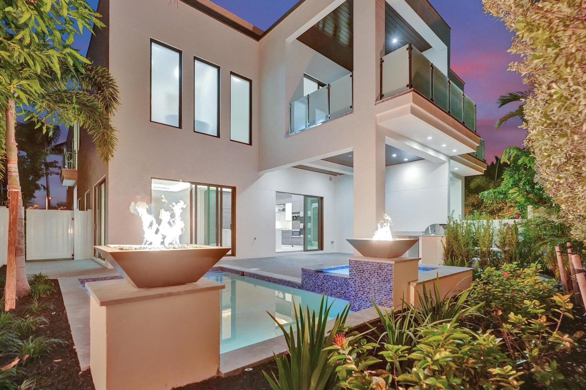 4524 Seagrape Drive 1 North