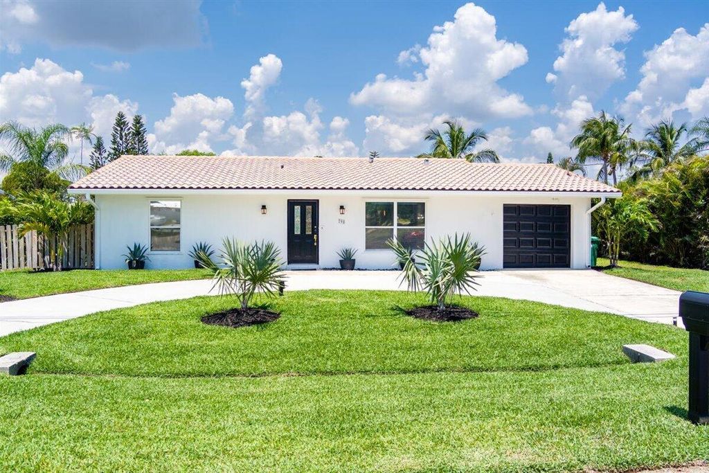 Photo of 798 SE Degan Drive, Port Saint Lucie, FL 34983 (MLS # R10804522)