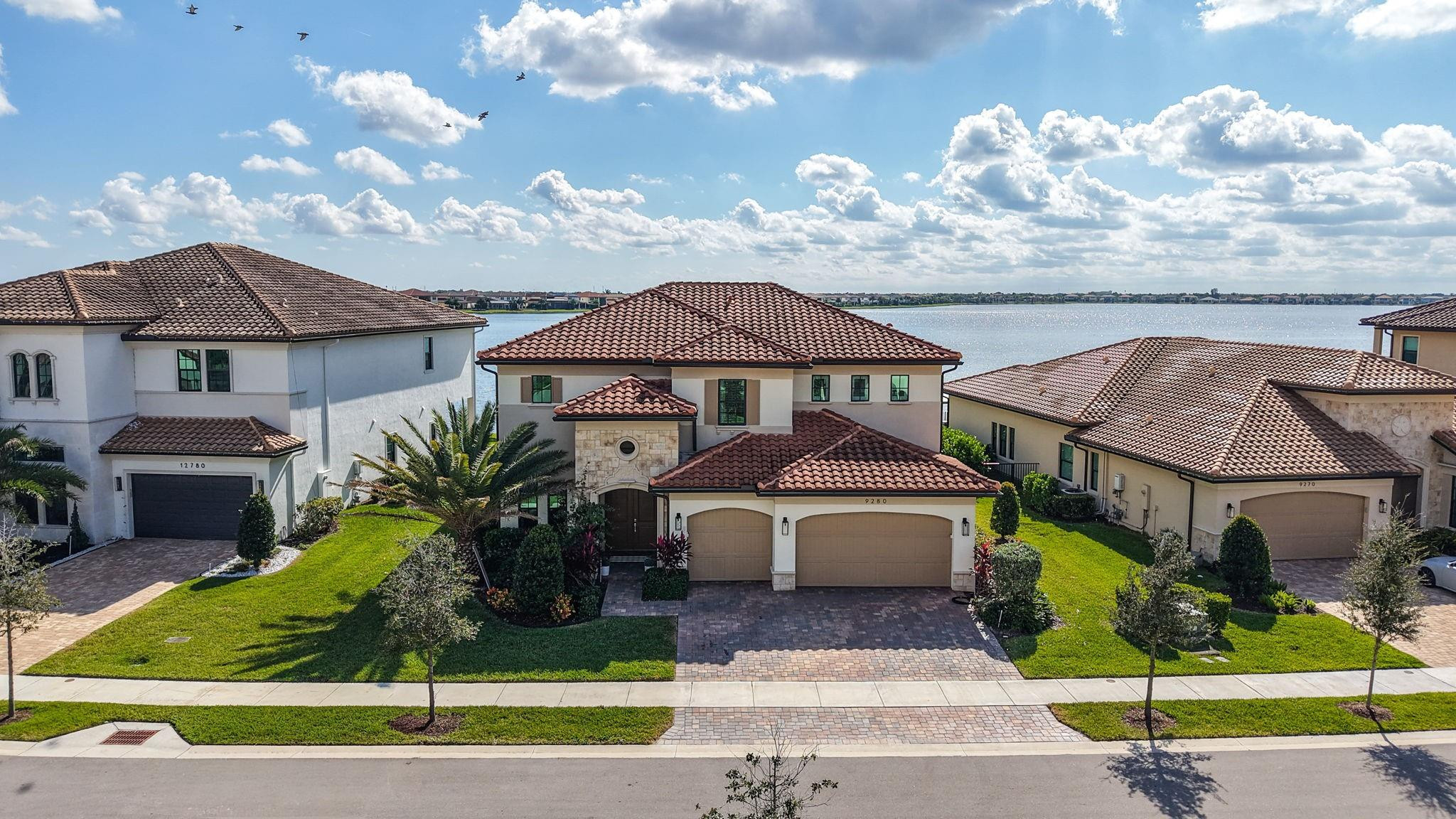 9280 W Parkland Bay Trail