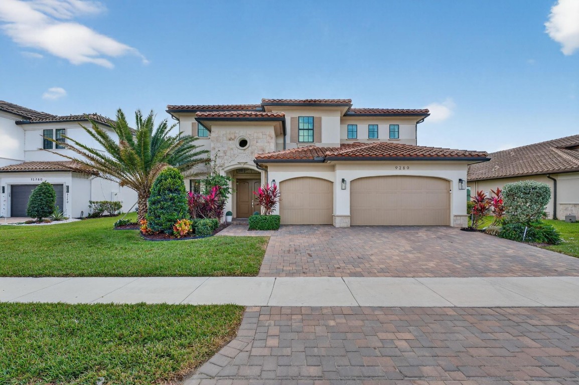 9280 W Parkland Bay Trail