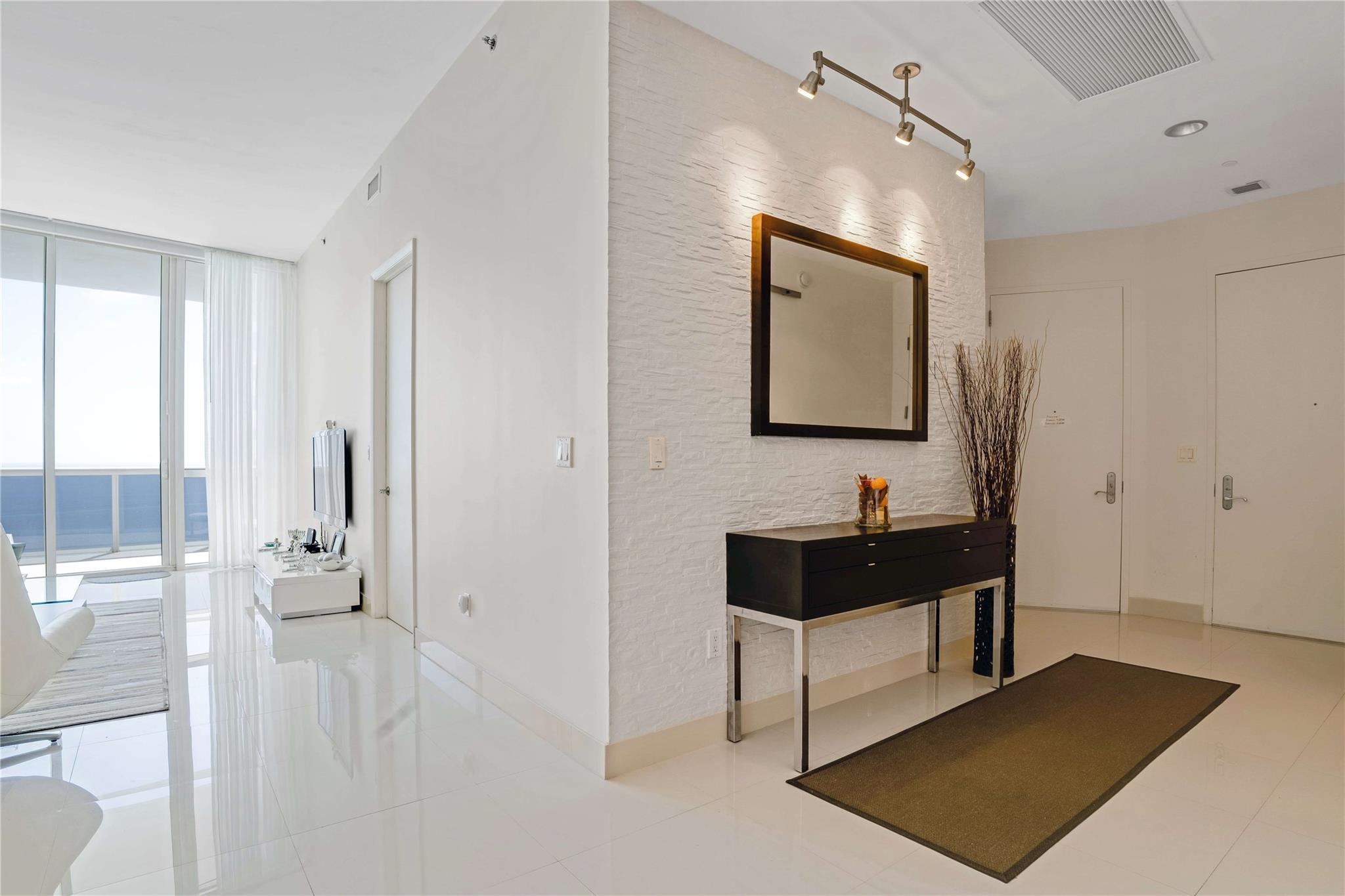 Trump Tower 1 - Residential