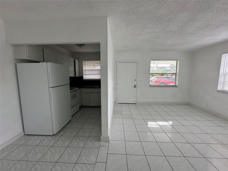 1 BEDROOM 1 BATH IN A NICE BUILDING, LOCATED IN THE HEART OF HALLANDALE ACROSS THE STREET FROM GULFSTREAM RACING & CASINO. MINUTES FROM BEACHES, SHOPPING & DINING. THE BULDING HAS WASHER/DRYER ON SITE.1st Mo2 Security Deposit