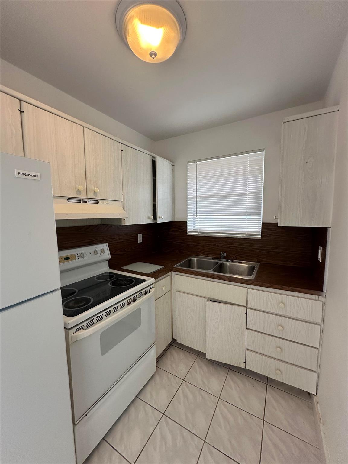 Hallandale Park 5-20 B - Residential Lease