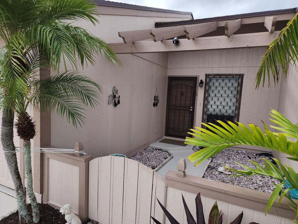 Photo of 21 Winchmore Lane, Boynton Beach, FL 33426 (MLS # R11119246)
