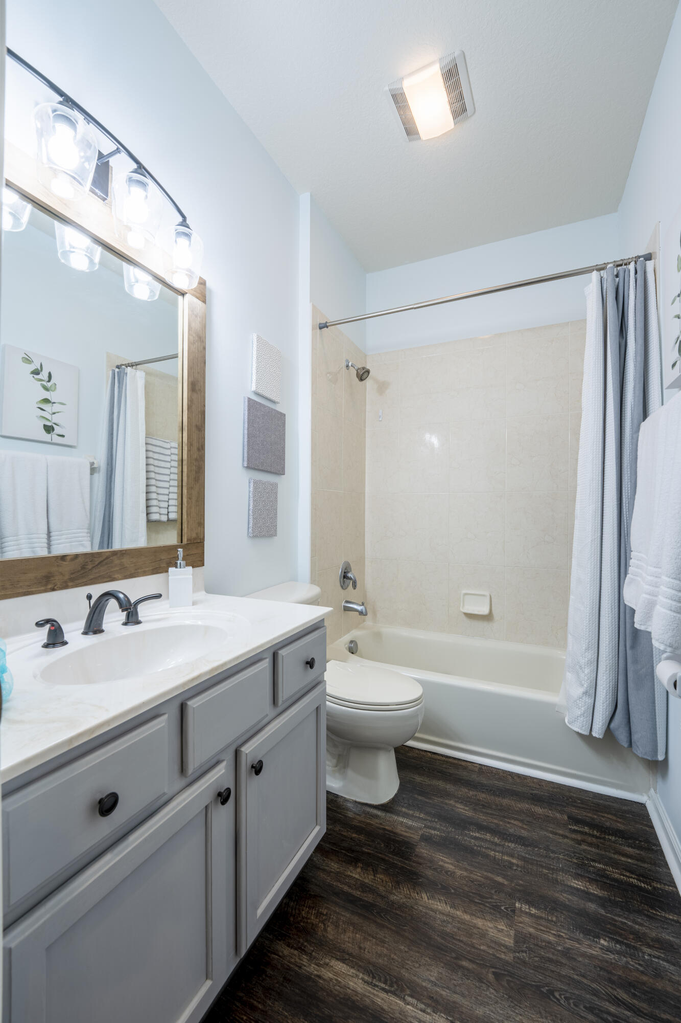 CASTLE PINES - Residential