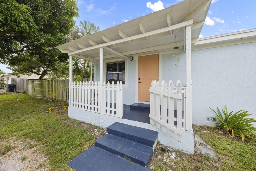 Photo of 6962 Florida Drive, Lake Worth, FL 33462 (MLS # R11007214)