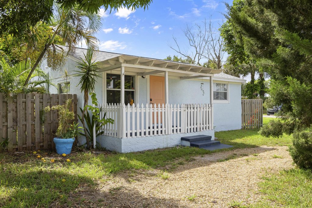 Photo of 6962 Florida Drive, Lake Worth, FL 33462 (MLS # R11007214)