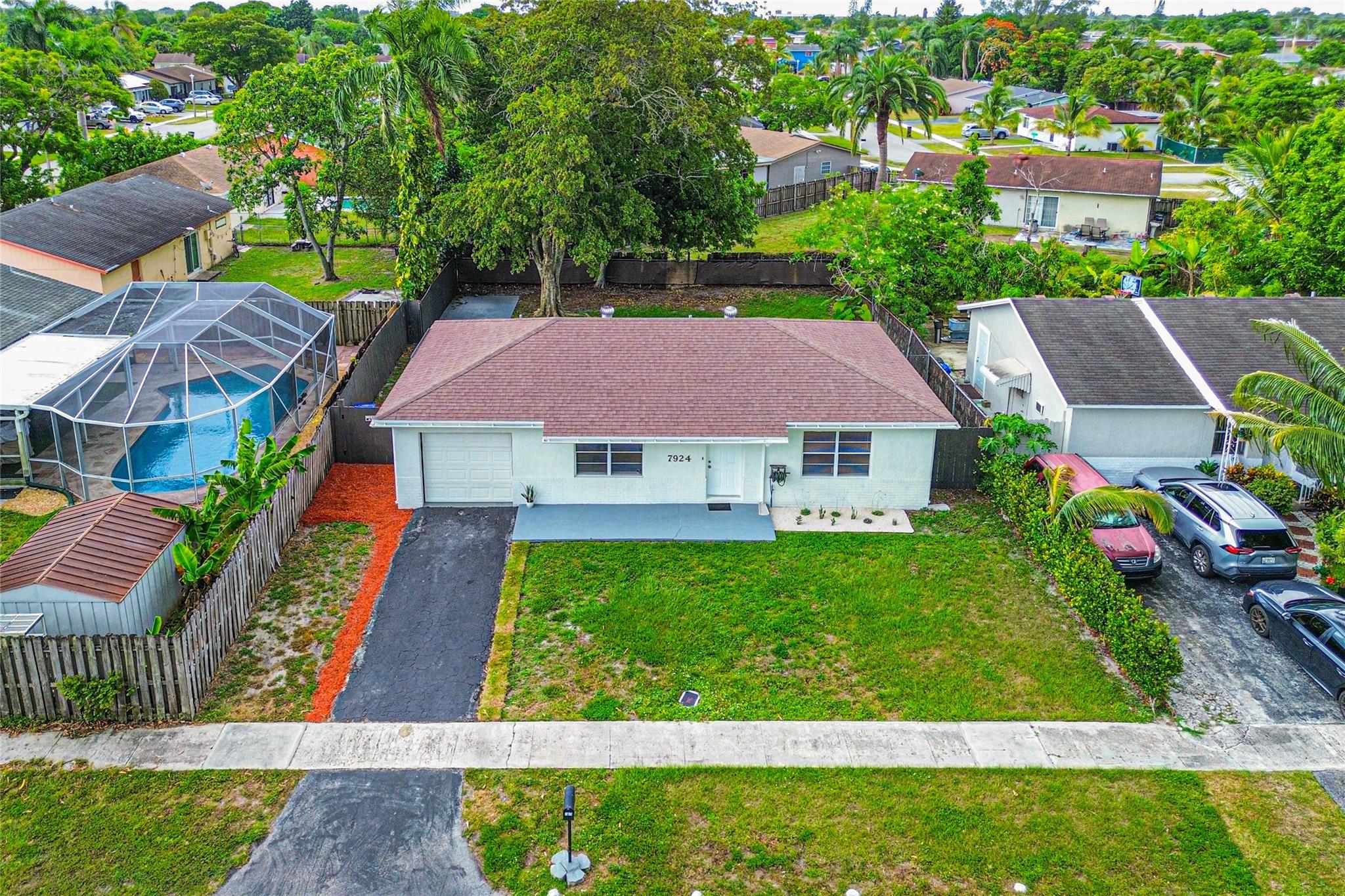 Just Listed! Beautifully Remodeled Single-Family Home. Don’t miss this fully renovated 2-bedroom, 1-bathroom home with a 1-car garage, just listed for sale! This charming property features: Brand new kitchen with quartz countertops. New tile flooring, baseboards, light fixtures, and ceiling fans throughout. Spacious, fenced backyard perfect for entertaining or raising a family! Excellent location near Hampton Pines Park, offering kayaking, playgrounds, and picnic areas. No Homeowners Association (NO HOA). This home is move-in ready and ideal for first-time homebuyers or investors looking for a solid opportunity. Owner Occupy, 24 hours notice to set appointments, please read Brokers Remarks. Dog in a premises.