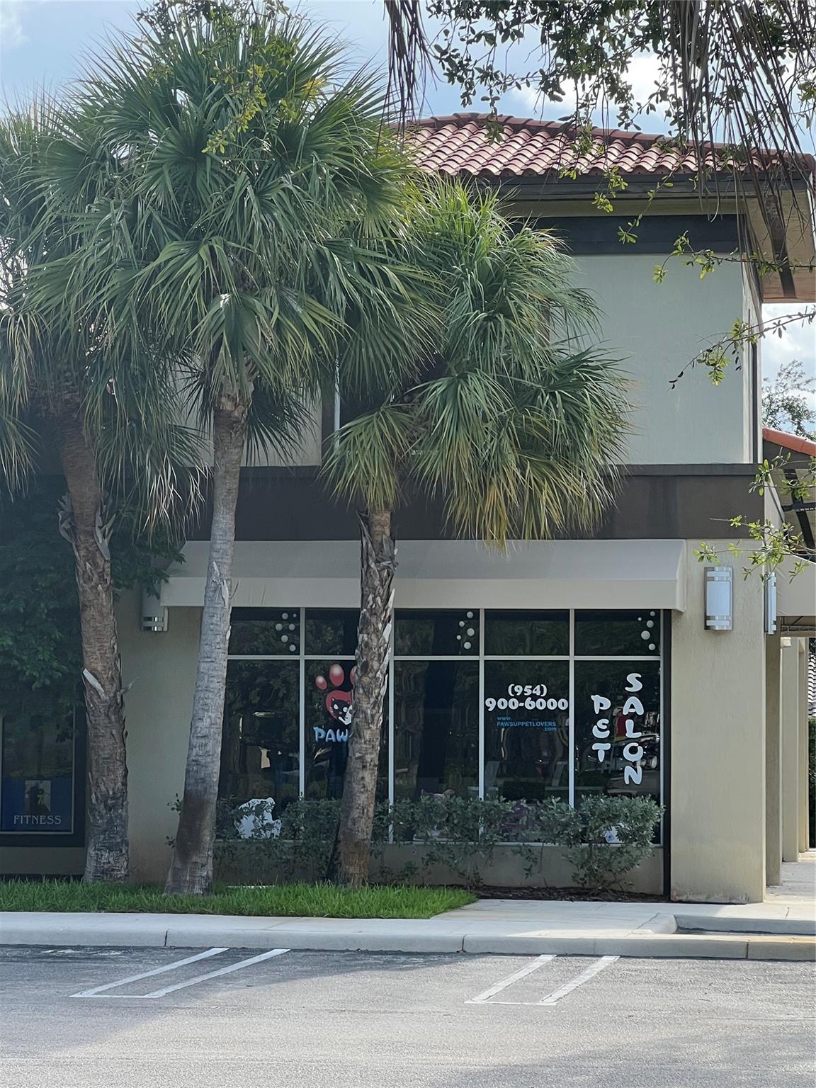 One 1,588 square feet office/ shop space in Coral Creek Plaza (4631 N. State Rd. 7 Unit 21A) This plaza is located at SW corner of the intersection of Wiles and State Rd. 7 (441). Very busy traffic area. This space is good for office, retail, or for various service type business. With many big brand name stores in this corner plaza. Good location with good access from all directions of traffic. This space is an idea size to meet your business operating expense budget. Look @@ -- Location !! Location !! Very good location for your office, retail or service type business.