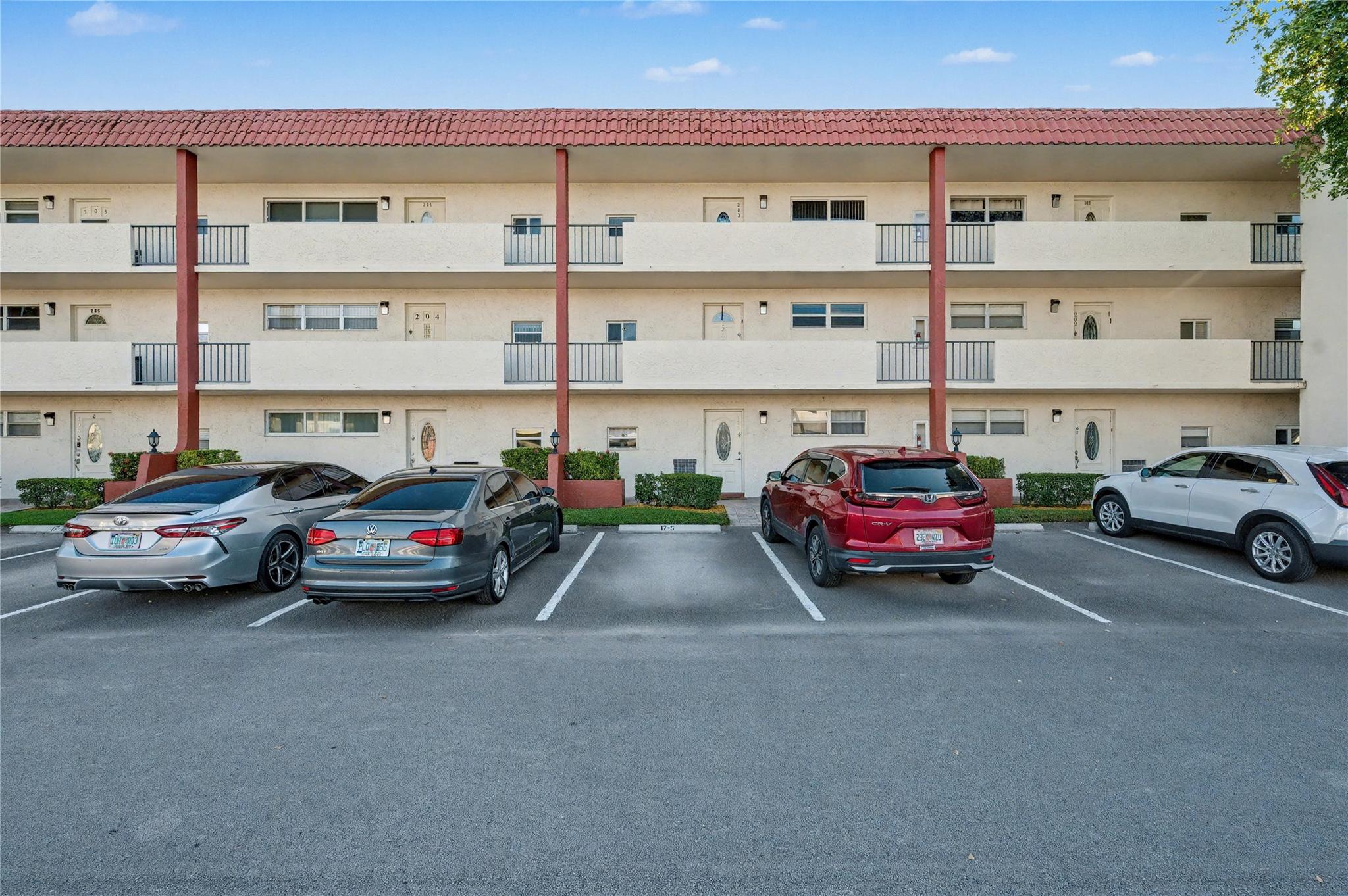 Hollybrook Golf & Tennis - Residential