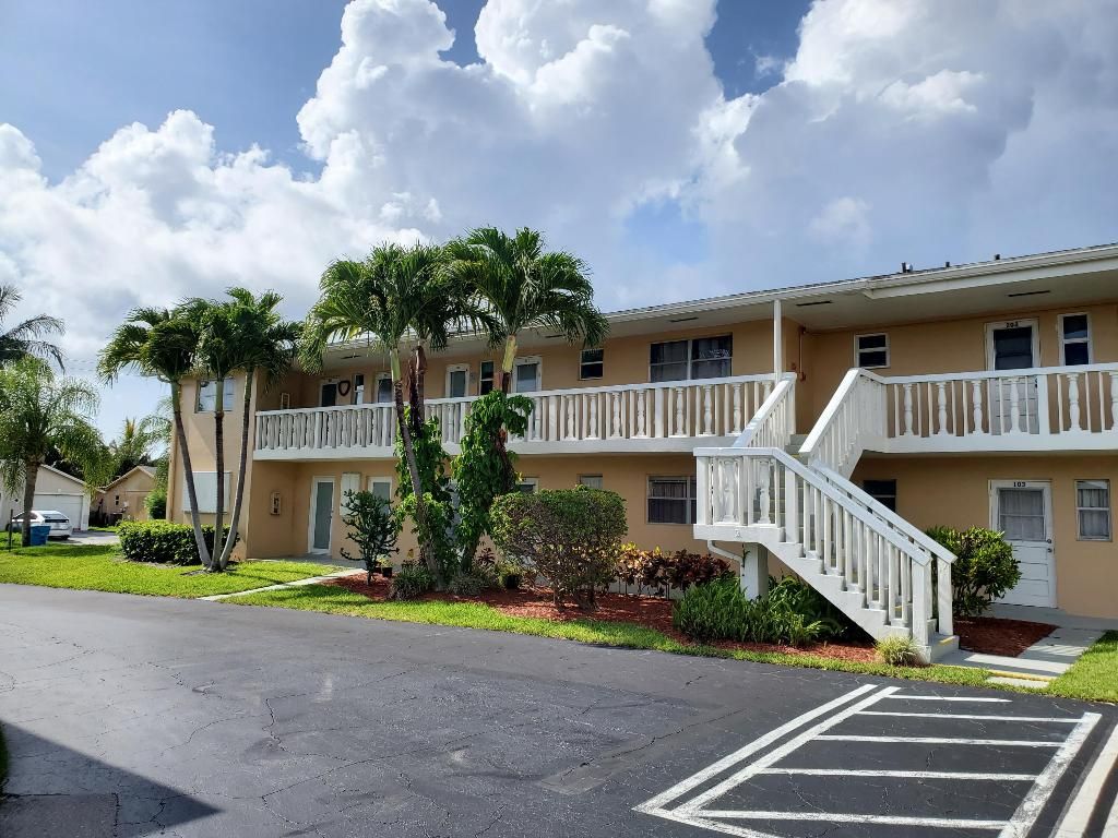 Photo of 2151 NE 1st Court #202 Bldg 2, Boynton Beach, FL 33435 (MLS # R11098785)