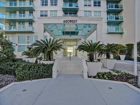 Condominium in Miami Beach FL 650 West Ave Ave.jpg