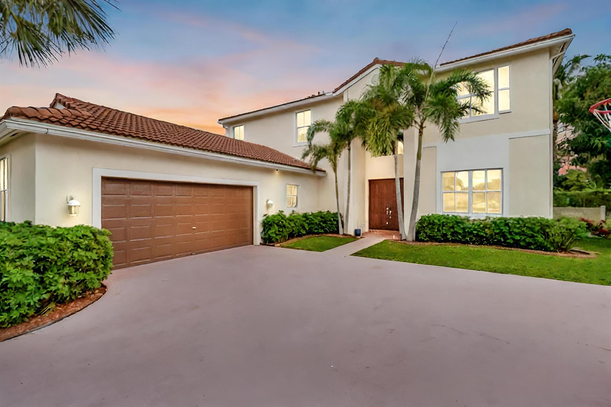Welcome to the ideal home for your family in Winston Trails! With plenty of room for entertaining, this 5BDR/3BTH/2Car Garage cul-de-sac property features a screened-in backyard saltwater pool oasis with garden view and eastern exposure. This open 2-story floorpan boasts a front foyer with volume ceilings, Ceramic tile floors downstairs, wood flooring upstairs, formal living & dining room, extended family room with breakfast area, clerestory windows allowing in natural light throughout, first floor bedroom and full bath, and double French doors leading out to the expansive patio/pool area. This home is situated on a pie-shaped lot with a large side yard, mature fruit trees and lush landscaping. The Kitchen has Granite countertops and backsplash, newer Stainless appliances, white wood