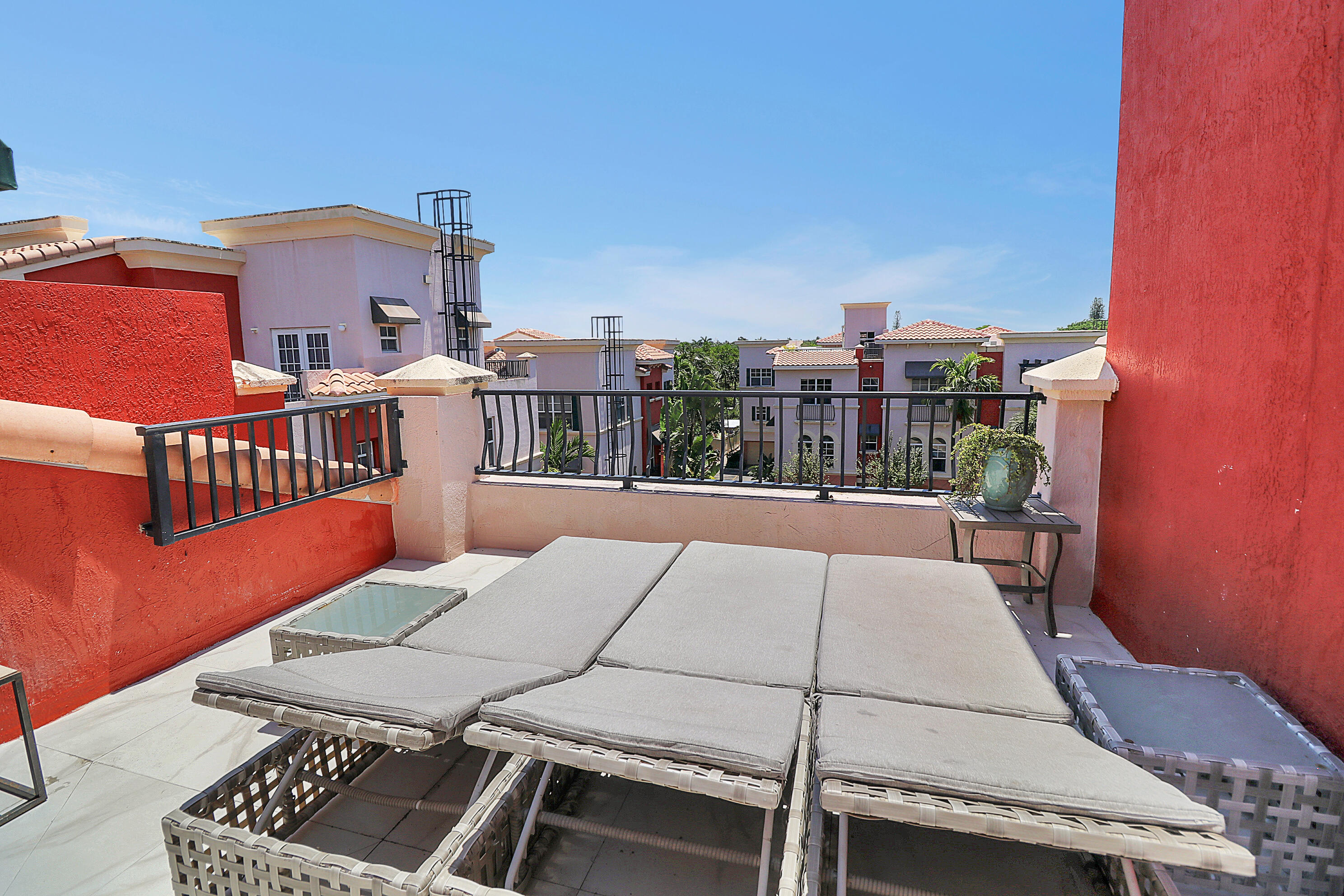 VILLA MEDICI CONDO - Residential