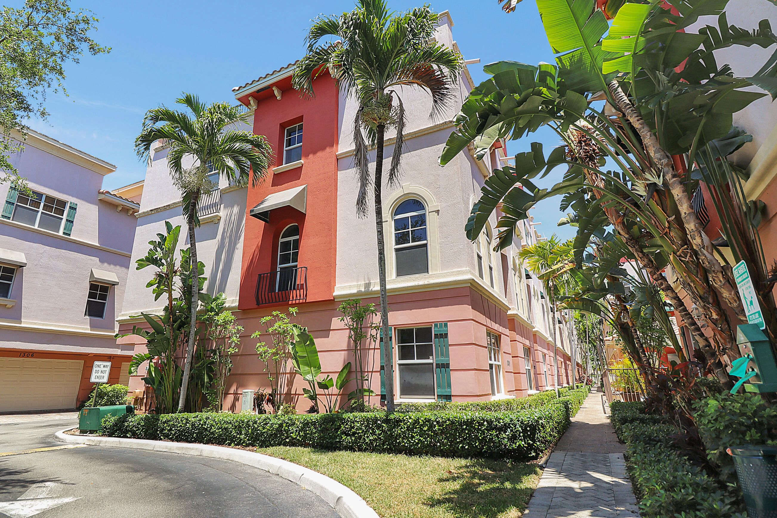 VILLA MEDICI CONDO - Residential