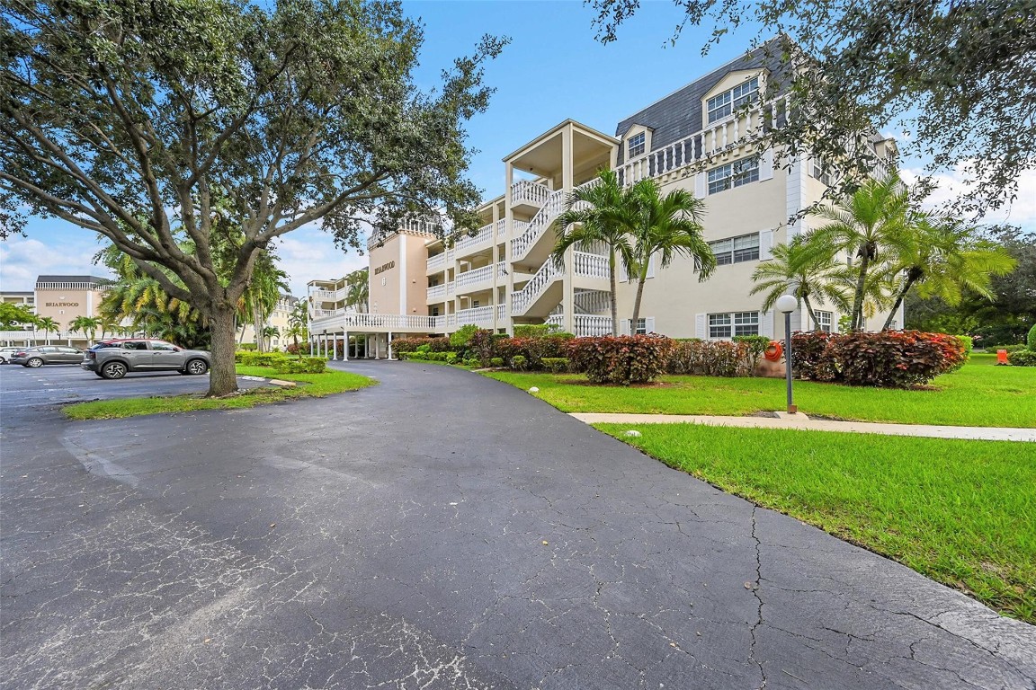Briarwood Club Condo - Residential