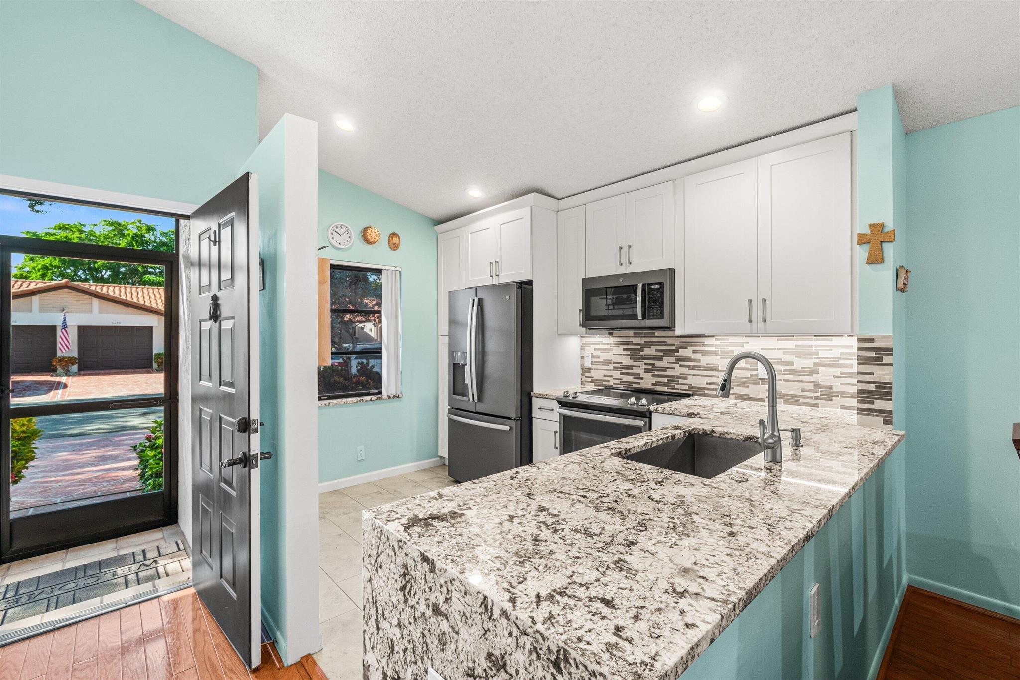 HUNTINGTON POINTE - Residential