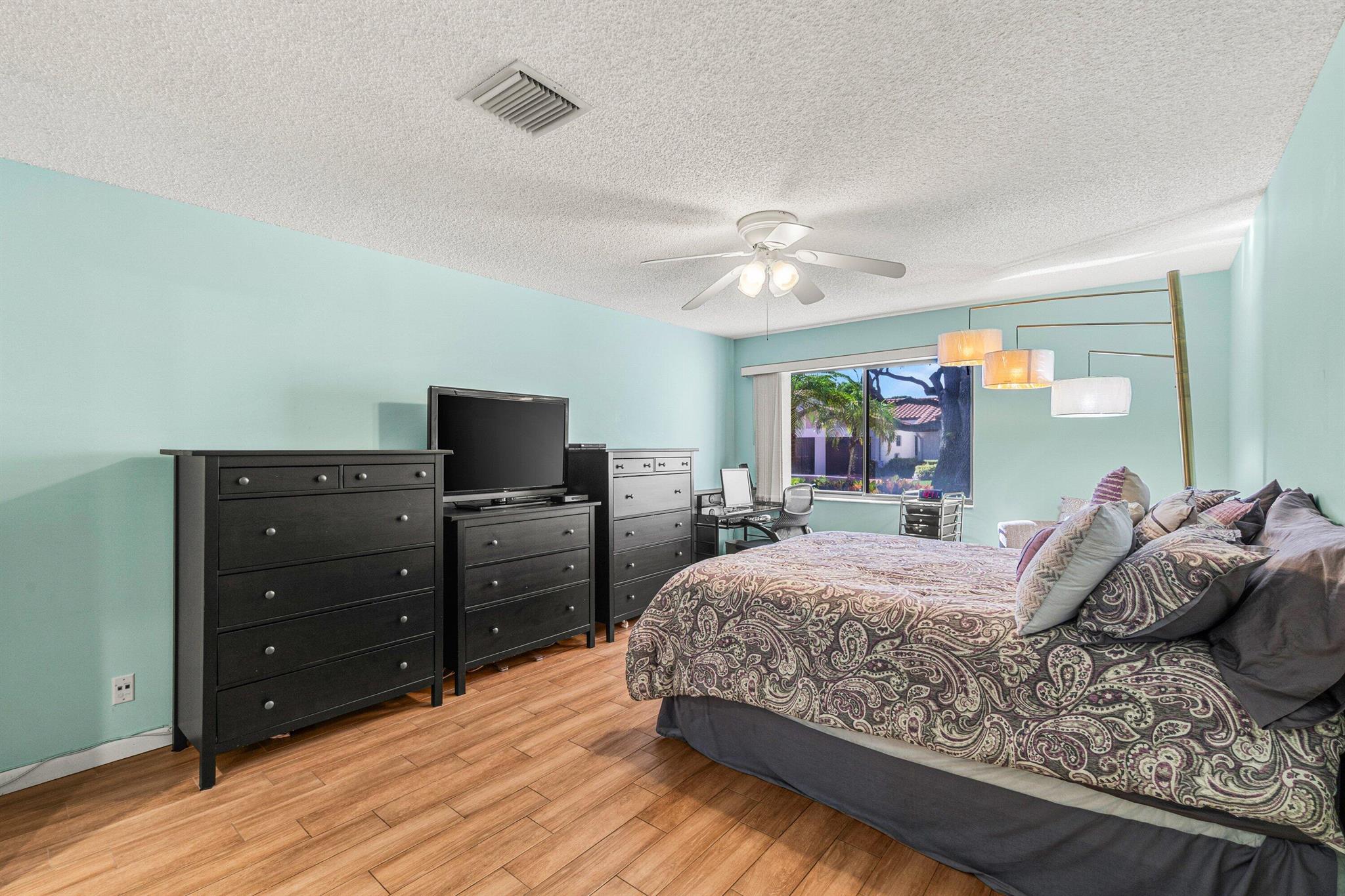 HUNTINGTON POINTE - Residential
