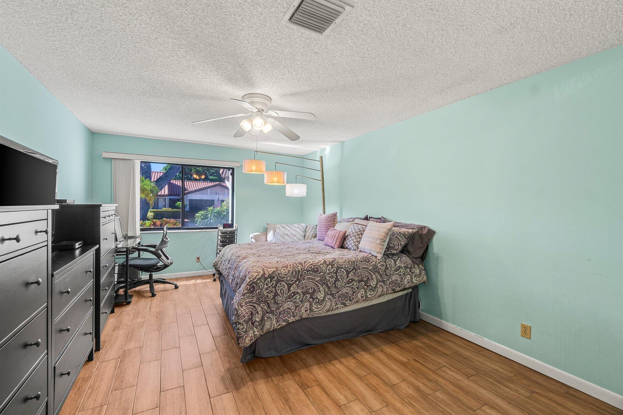HUNTINGTON POINTE - Residential