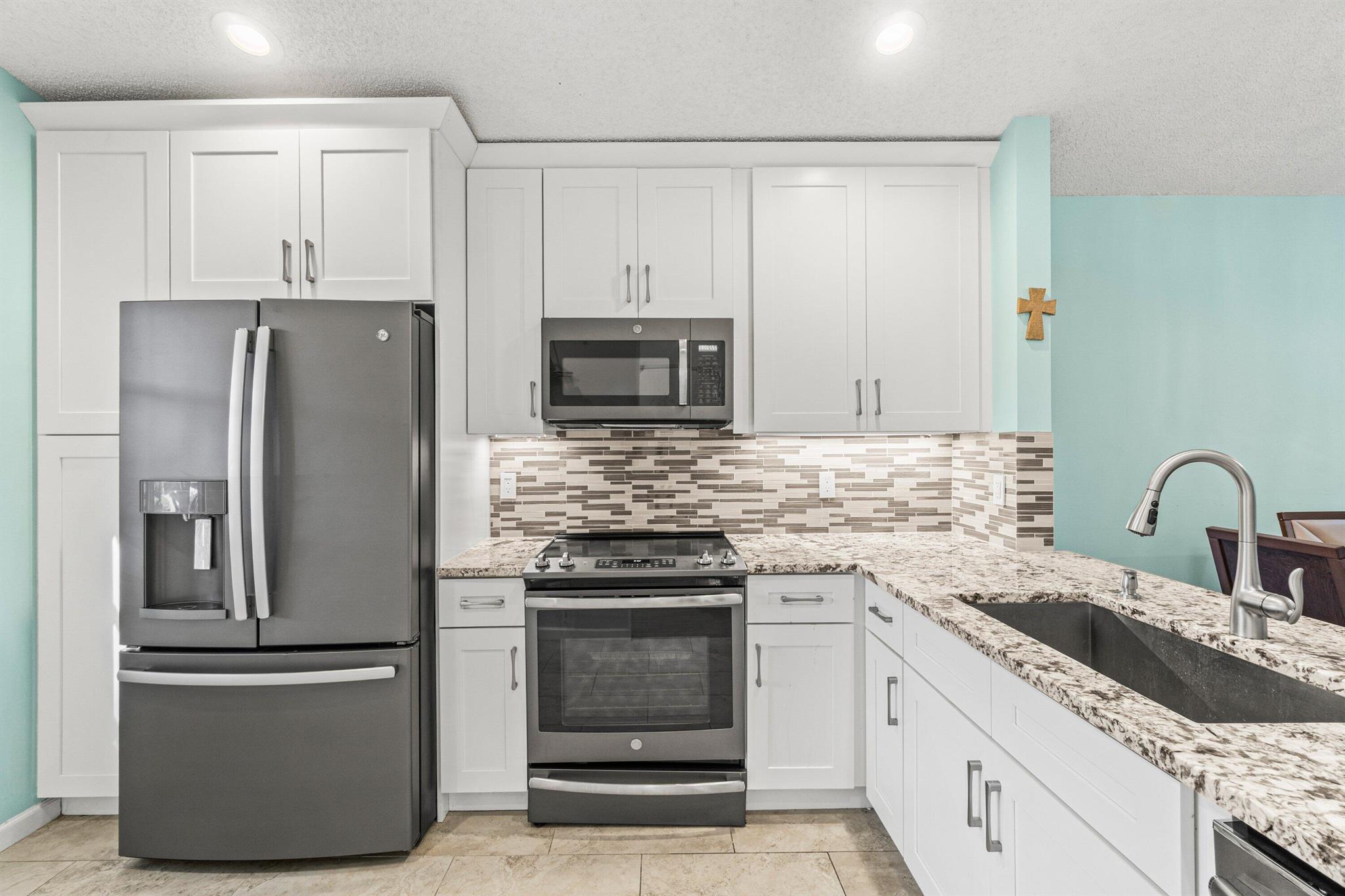 HUNTINGTON POINTE - Residential