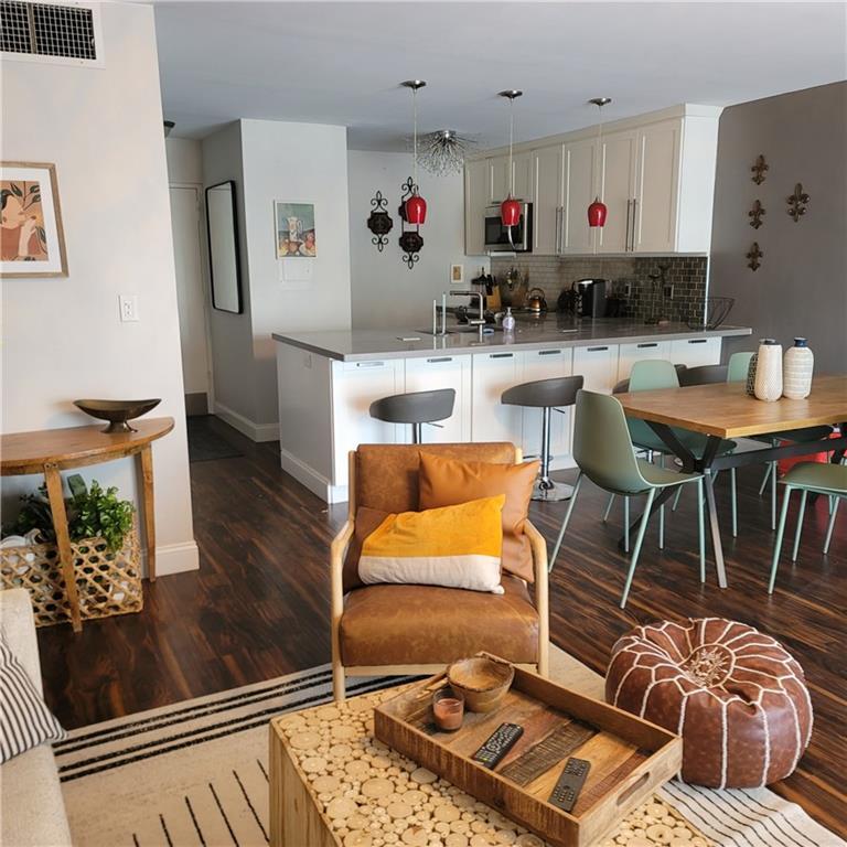 RIVER REACH CONDOMINIUM I - Residential Lease