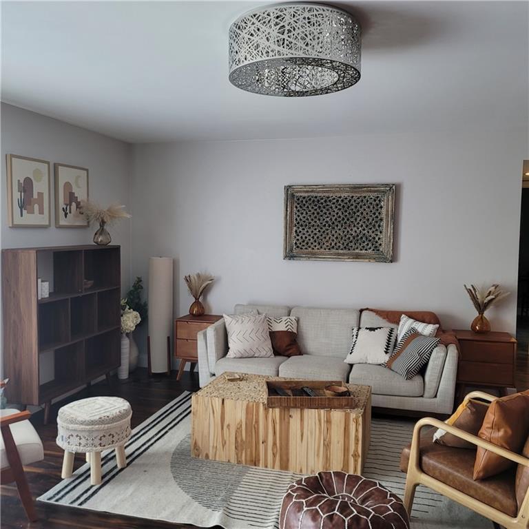 RIVER REACH CONDOMINIUM I - Residential Lease