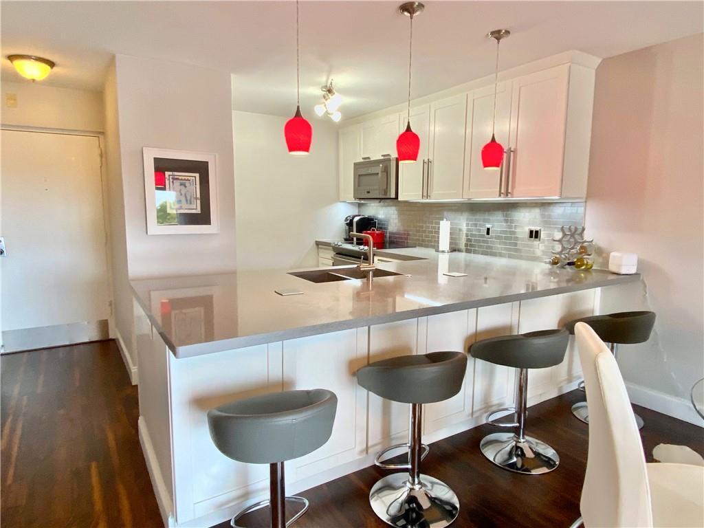 RIVER REACH CONDOMINIUM I - Residential Lease