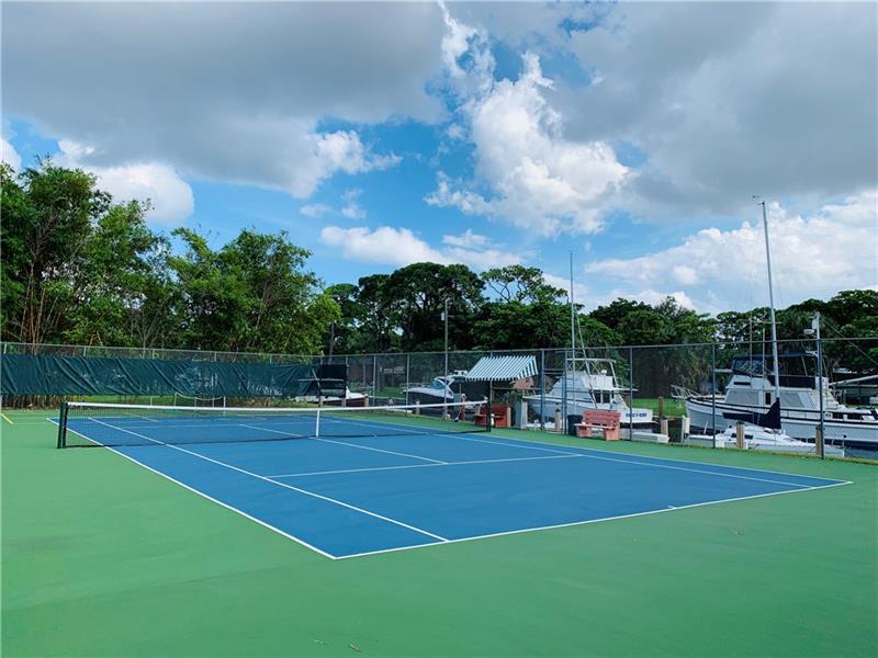 RIVER REACH CONDOMINIUM I - Residential Lease