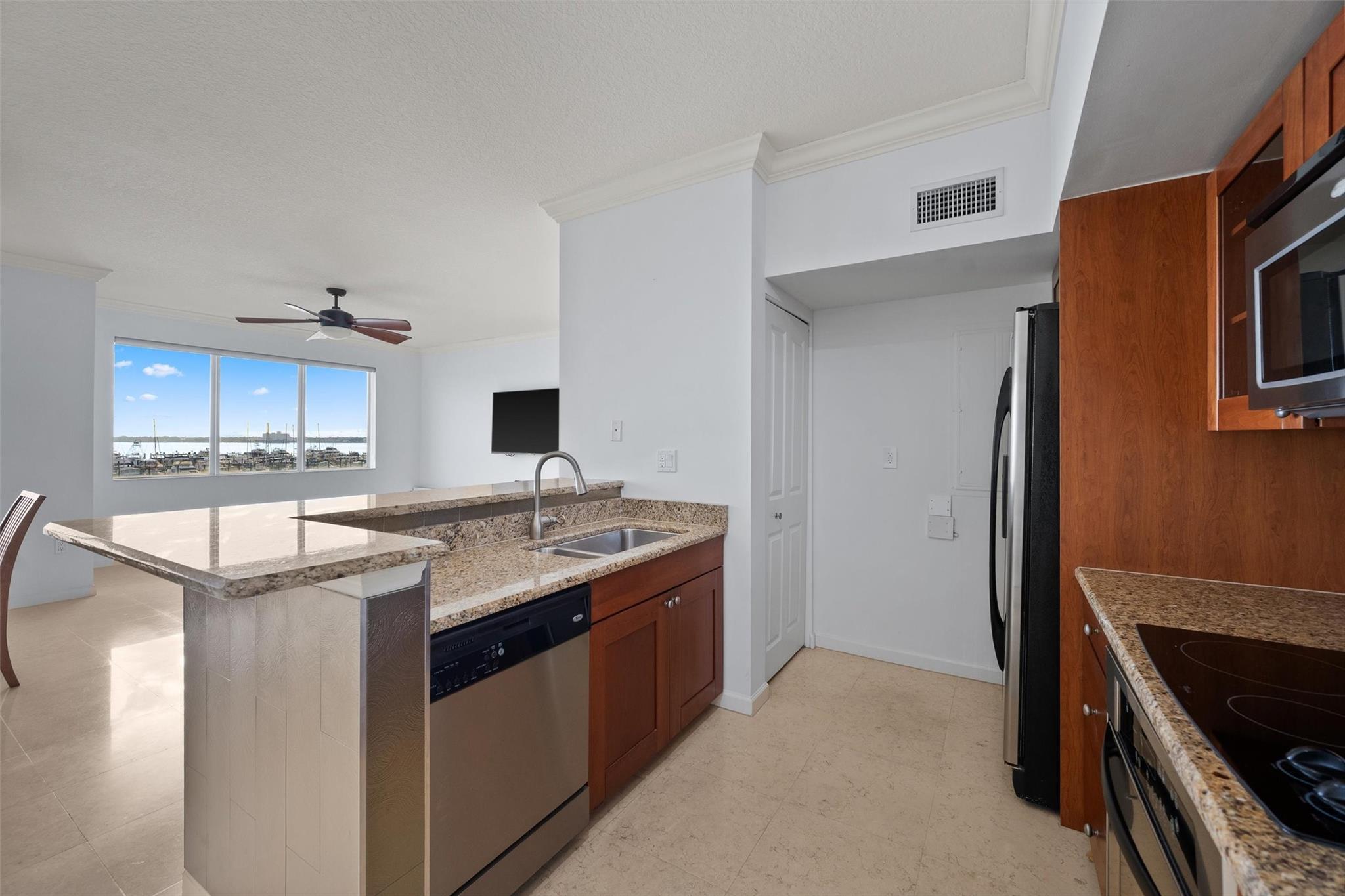 Harborage Yacht Condo - Residential