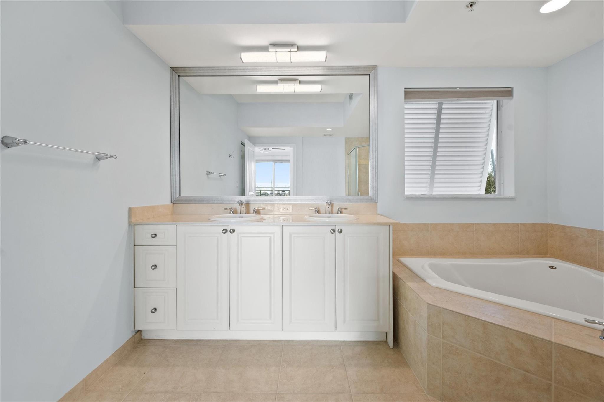 Harborage Yacht Condo - Residential